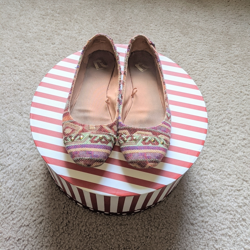 Report Slip-On Flats